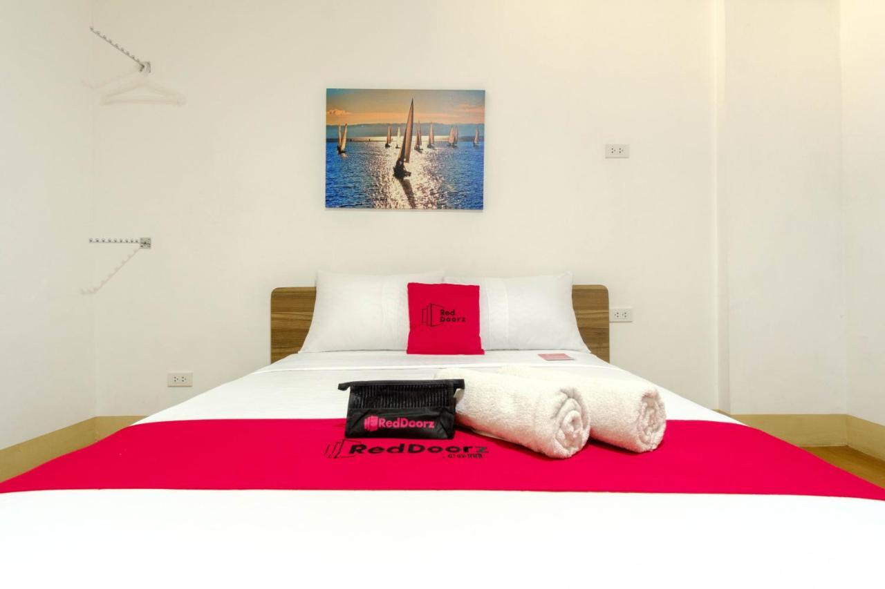 Reddoorz Near V Mapa Station Hotell Manila Exteriör bild
