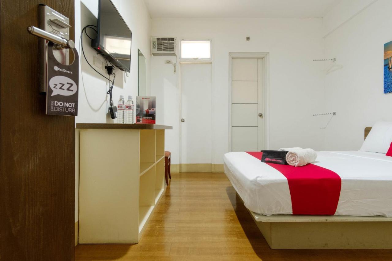 Reddoorz Near V Mapa Station Hotell Manila Exteriör bild