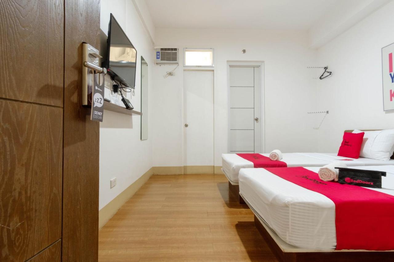 Reddoorz Near V Mapa Station Hotell Manila Exteriör bild