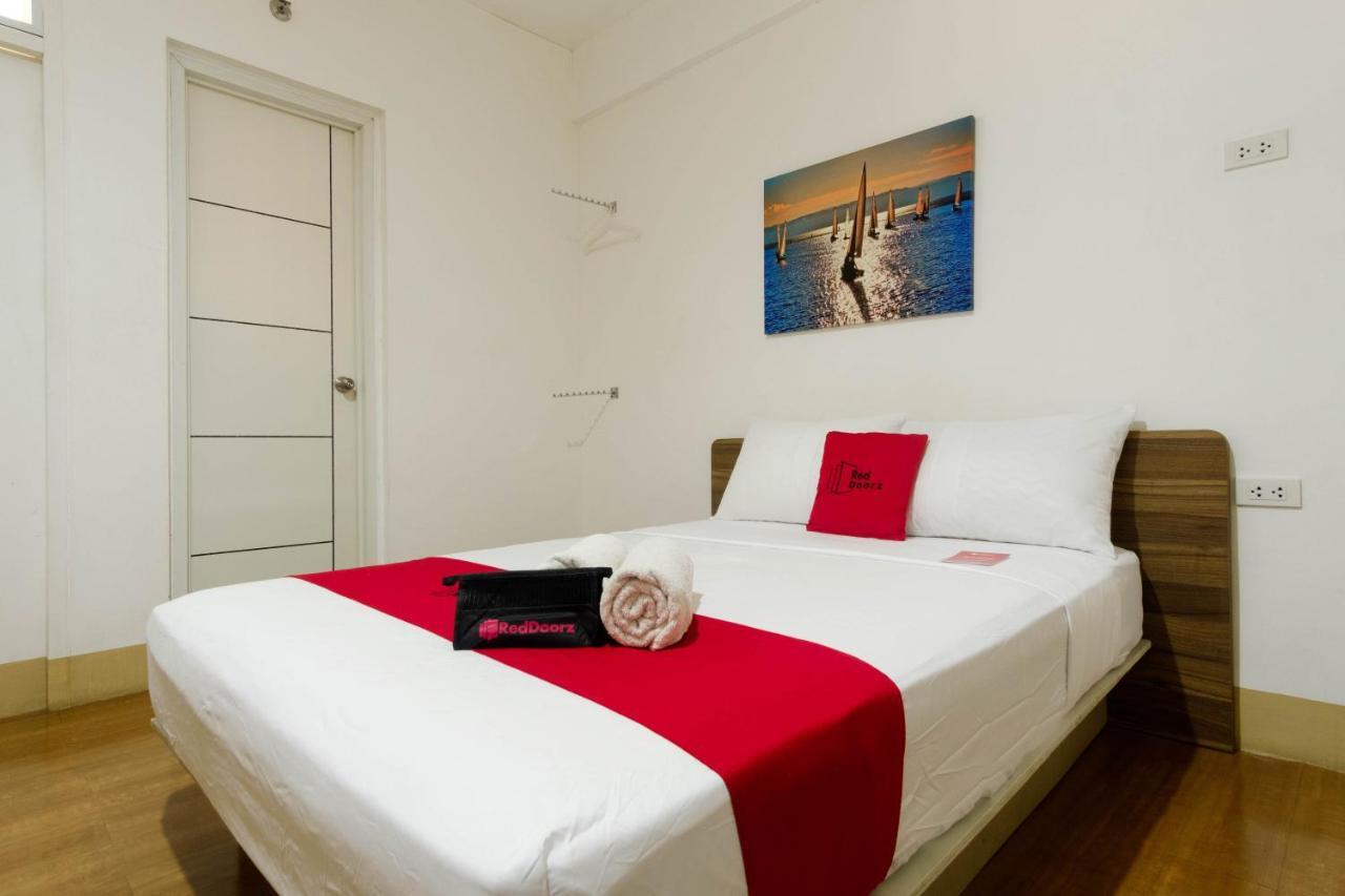 Reddoorz Near V Mapa Station Hotell Manila Exteriör bild