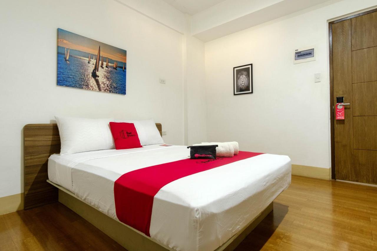 Reddoorz Near V Mapa Station Hotell Manila Exteriör bild